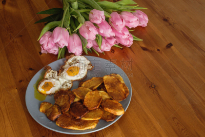 郁金香,patatas bravas,粉色,煎蛋,花束,餐具,水平画幅,传统,蛋糕,烘焙糕点