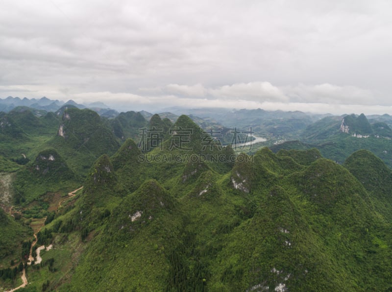 山,云景,航拍视角,阳朔县,桂林山水,兴平,阳朔,桂林,喀斯特,卷起