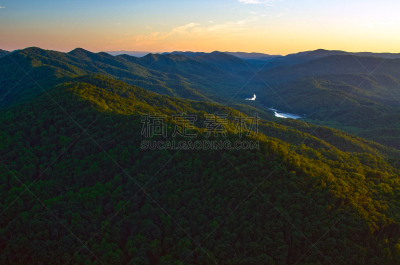 坎伯兰县,夏天,山口,尖峰,坎波兰县高原,蓝色山脊山脉,阿巴拉契亚山脉,天空,美国,国家公园
