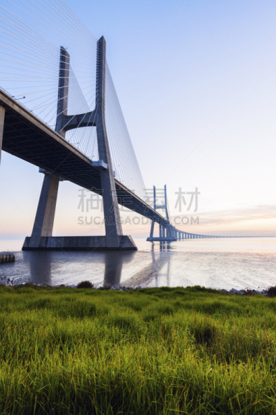 瓦斯科·达·伽马大桥,里斯本,垂直画幅,无人,城市天际线,欧洲,早晨,塔霍河,斜拉桥,户外