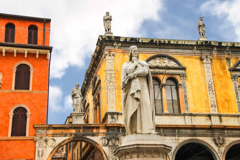 Monument of Dante Alighieri on  Piazza della Signoria in Verona