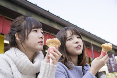 女孩,奶油,柔和,冰淇淋,休闲活动,水平画幅,机制冰淇淋,旅行者,户外,青年人