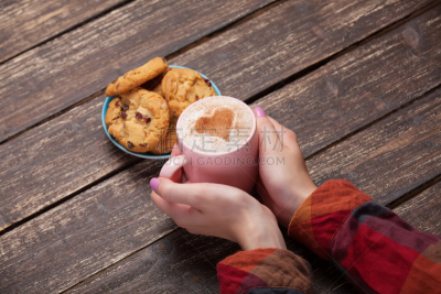杯,拿着,女性,手,饼干,水平画幅,形状,无人,符号,姜饼人