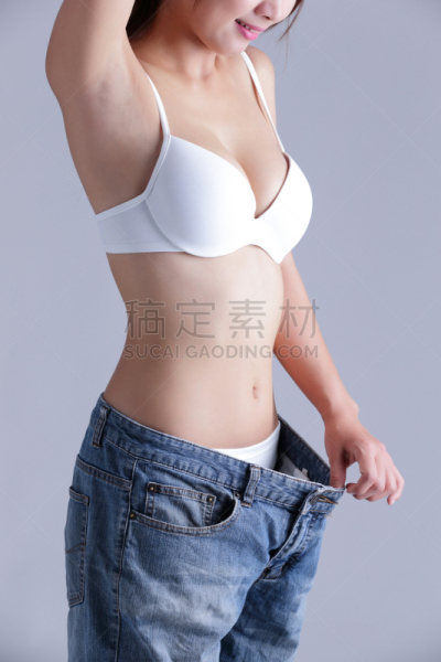 女人,垂直画幅,躯干,腹腔,青年人,运动,腰部,裤子,灰色背景