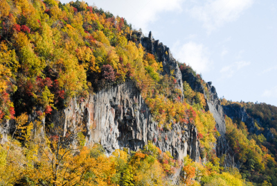 层云峡,北海道,秋天,日本,山谷,大雪山国家公园,谷边,天空,悬崖,水平画幅