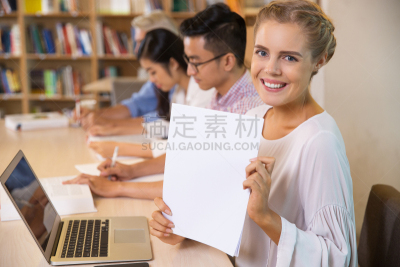 女人,表现积极,纸,面无表情,男商人,文档,经理,男性,仅成年人,青年人