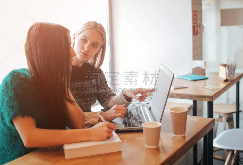 儿童,女孩,女商人,博客,一个人,团队,会议,咖啡馆,出示,工作
