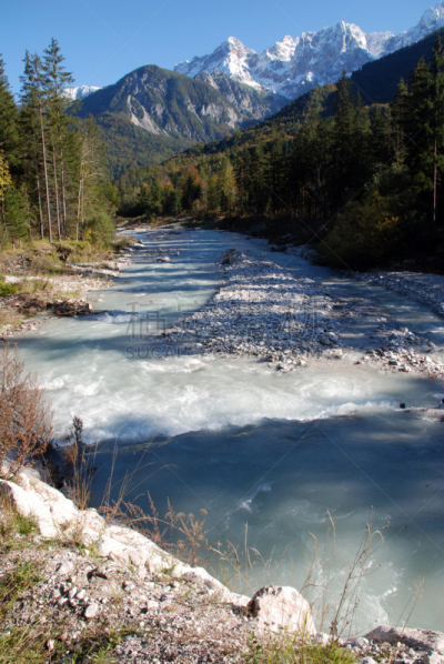 山,河流,垂直画幅,阿尔卑斯枞树,julian alps,无人,户外,karavanke range,湍急的,山脉