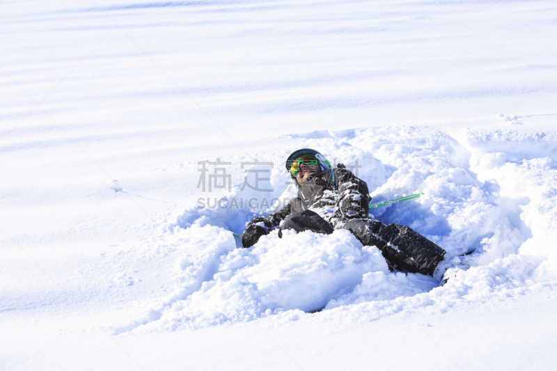 男人,意大利,非滑雪场地的滑雪,滑雪场,多洛米蒂山脉,粉末状雪,滑雪运动,意外事件,落下,躺