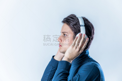 耳机,无线技术,音乐,青年男人,电子监听装置,无绳电话,蓝牙,正面视角,青少年,未来