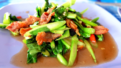 羽衣甘蓝,酱汁,泰国食品,猪肉,牡蛎,脆,开蚝壳,搅棒,低碳水化合物饮食,水平画幅