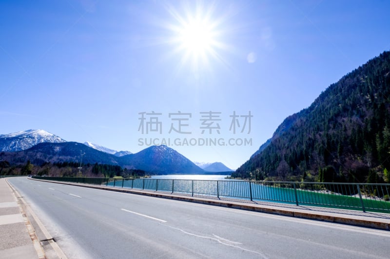 sylvenstein lake,卡尔文德尔山脉,高架道路,立交桥,巴伐利亚,水,天空,水平画幅,山,无人