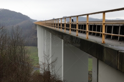 Die Autobahnbrücke bei Eisenach