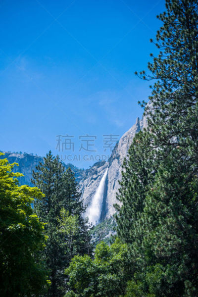 优胜美地瀑布,瀑布,垂直画幅,天空,船长岩,纯净,夏天,周末活动,石材,红杉