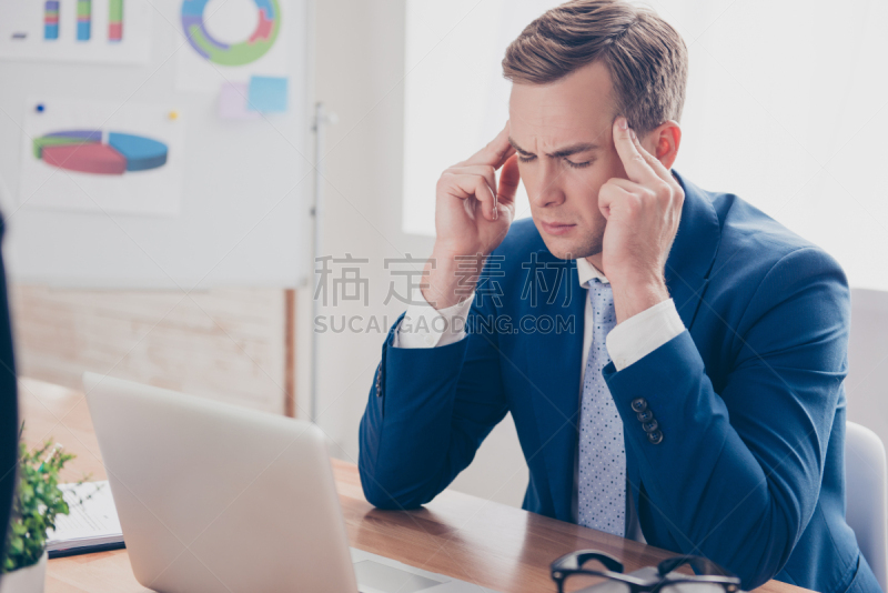 男商人,头痛,筋疲力尽,力量,注视镜头,文档,经理,疲劳的,过度劳累,专业人员