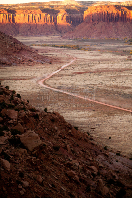 犹他,灰尘,汽车,迅速,荒野公路,印第安溪峡谷,摩押,垂直画幅,偏远的,户外