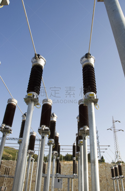 高压变压器,变电所,变压器,注意高压标志,电缆,垂直画幅,天空,能源,无人,铁