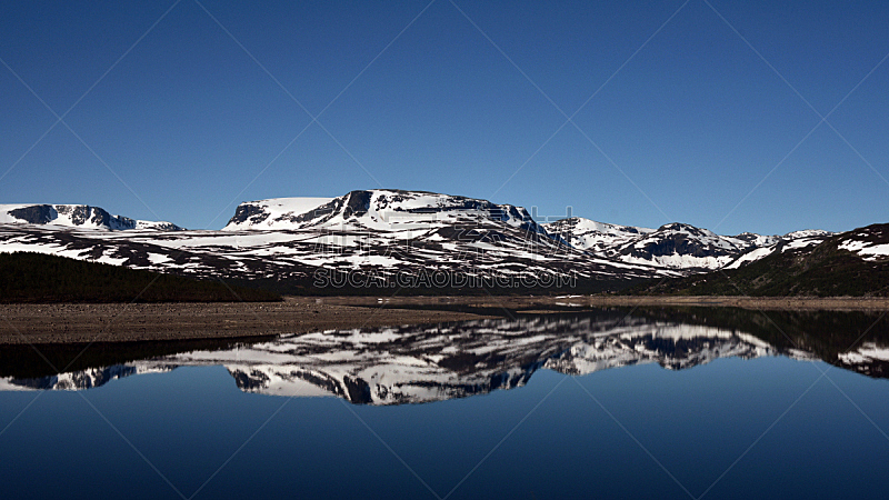 倒影池,倒影湖,水平画幅,雪,无人,蓝色,户外,湖,雪山,挪威