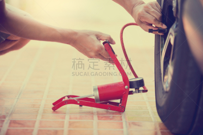 汽车,轮胎,男人,脚踏泵,绳子,车轮,风,仅男人,一个人