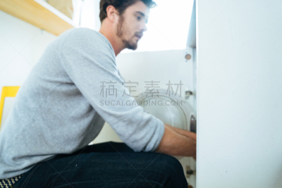 洗衣服,家庭生活,男人,洗衣机,全职父亲,门垫,性别标志,单身,日常生活系列,留白
