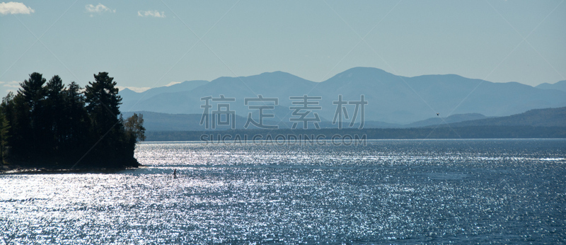 张伯伦湖,阿迪朗达克州立公园,伯灵顿,佛蒙特,鸬鹚,水,水平画幅,秋天,无人,全景