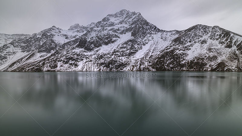 Beautiful mountain lake in the mountains of Austria
