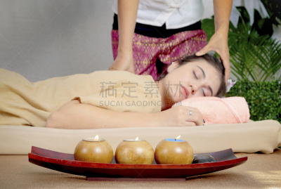 女人,青年人,人的头部,手部按摩,反射疗法,脚部按摩,按摩师,个人护理,另类生活方式,健康水疗