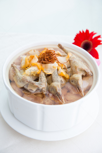 鸽子,炖食,主菜盘,山鹑,垂直画幅,焖菜,砂锅菜,晚餐,蔬菜,中国食品