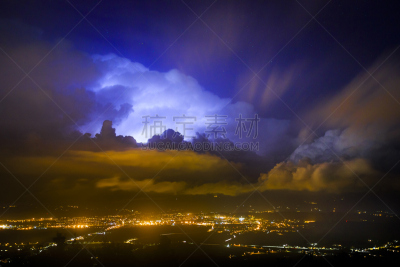 乌云,霓虹灯,水,暴风雨,能源,夜晚,夏天,气候与心情,电源,黑云压城