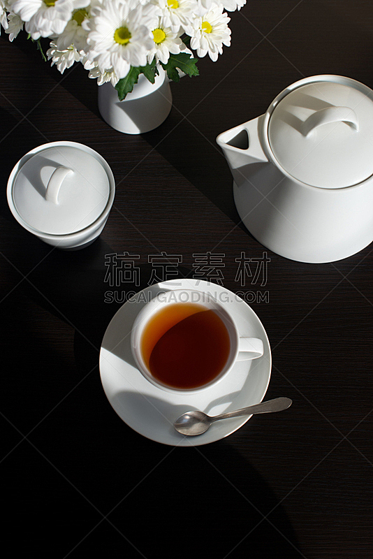 茶树,仅一朵花,桌子,开花时间间隔,垂直画幅,茶碟,饮料,咖啡,明亮,白色