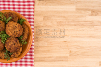 炸肉排,木制,盘子,桌子,酥炸鱼,肉丸,餐具,格子烤肉,水平画幅,无人