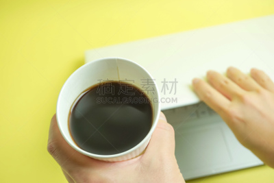 一次性杯子,咖啡,手,台式个人电脑,关闭的,机敏,饮料,商务,热,计算机