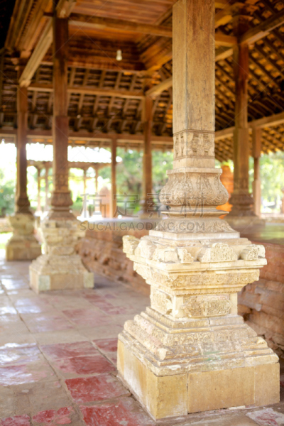 柱子,门廊,地板,建筑特色,人造建筑,建筑空间,门前露台,居家装饰