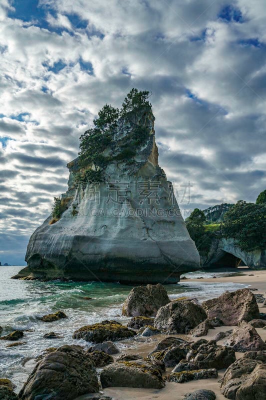 cathedral cove,岩石,沙岩,科罗曼德尔半岛,新西兰,尖峰,垂直画幅,水,天空,美