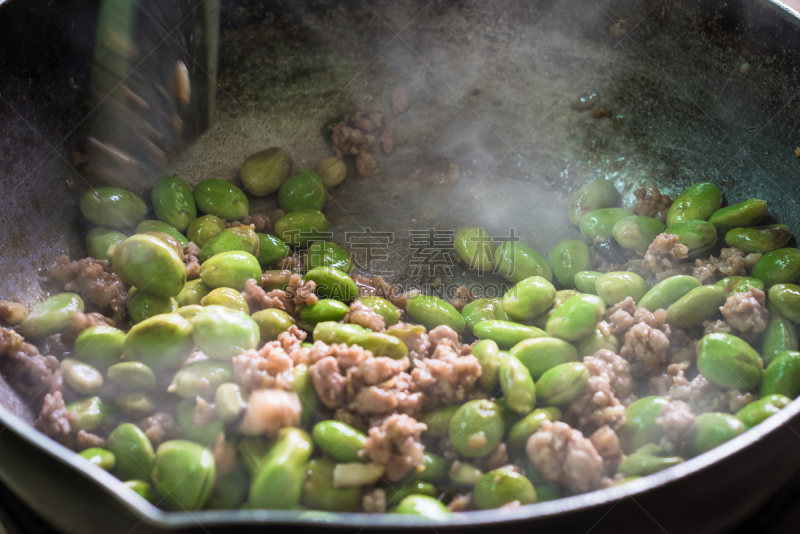 猪肉,泰国食品,烧菜（法式烹调）,乌冬面,炒菜锅,日本料理,胡萝卜,水平画幅,金属,锅