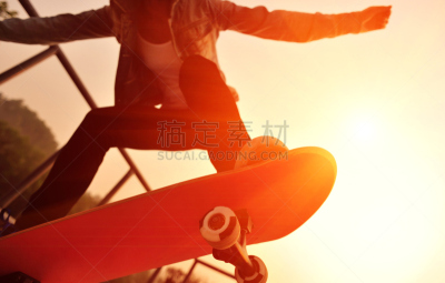 滑板运动,半管,用双脚带板起跳,滑板公园,活力,运动,极限运动,平衡,东亚人,童年