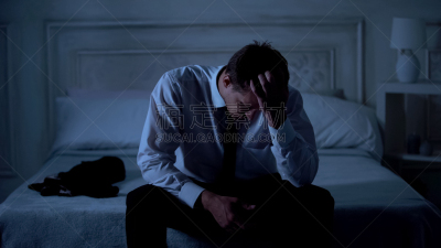 床,夜晚,公文包,沮丧,失望,商务,专业人员,暗色,仅男人