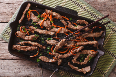 韩式烧牛肉,胡萝卜,水平画幅,在上面,牛肉,看风景,炊具,韩国泡菜,韩国食物,格子烤肉