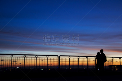 伴侣,人造的,水平画幅,橙色,夜晚,人,户外,房屋,建筑结构,都市风景