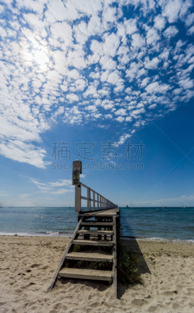 卷云,栈桥码头,禁止跳水标志,索伦托,建筑平台,垂直画幅,水,天空,海港,木材