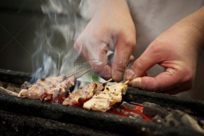 猪肉,串肉签,烧烤店,青葱刷,酒屋,烤串,软骨,日本蒸馏酒,日本青酒,橄榄油