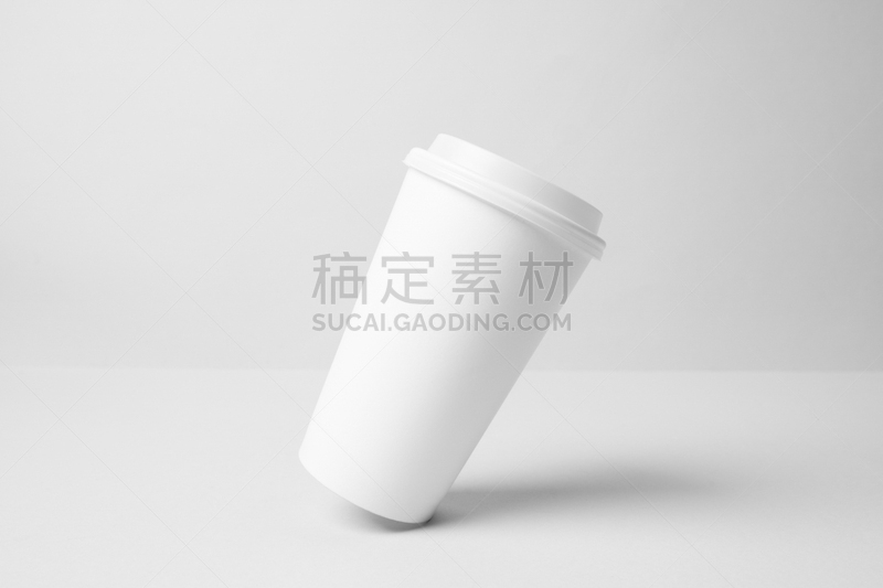 一次性杯子,白色,空白的,倾斜的,正面视角,水,留白,褐色,风,芳香的