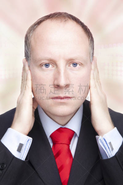 护口器,储蓄,手捂耳,垂直画幅,办公室,正面视角,四肢,噪声,套装,白人