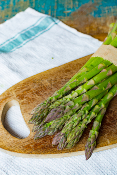 Green young asparagus shoots â premium healtry food, ready to cook and for grill