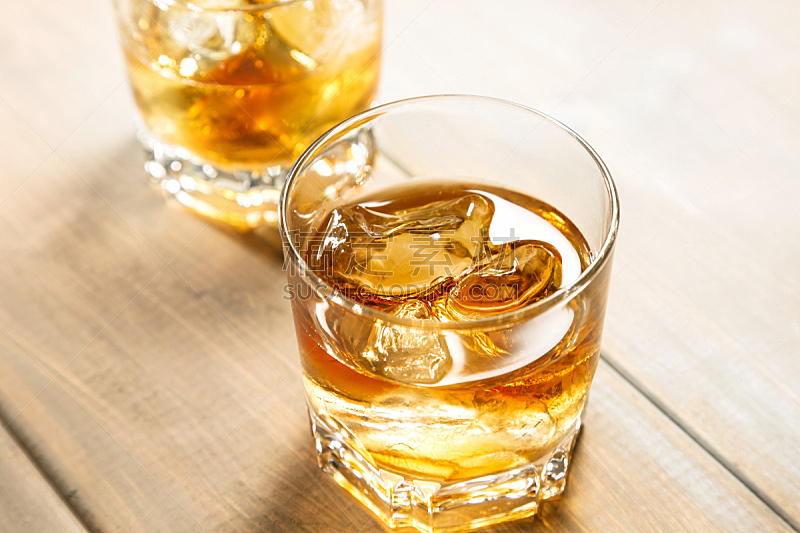 威士忌,白兰地,褐色,水平画幅,玻璃杯,含酒精饮料,冰,饮料,人造冰,娱乐俱乐部