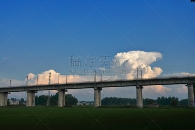 天空,蓝色,车站月台,高速摄影,办公室,通勤者,水平画幅,地铁,都市风景,现代