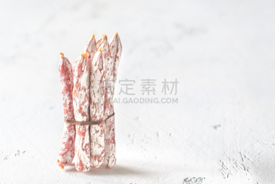 香肠,小吃,特写,烟熏食品,意大利腊肠,厚木板,食品,萨鲁美尔利亚,细的,堆