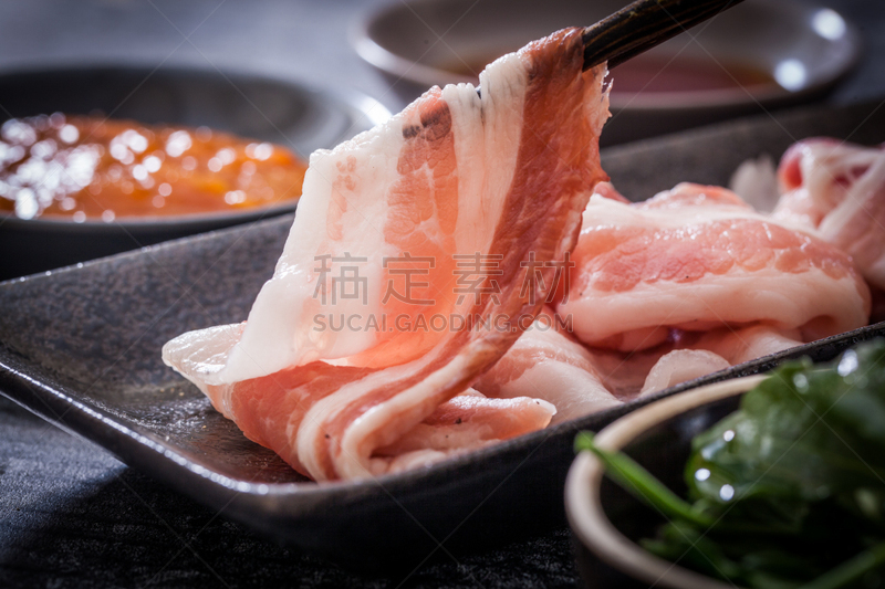 寿喜烧,涮涮锅,沸腾的,水平画幅,生食,锅,肉,热,牛肉,蔬菜