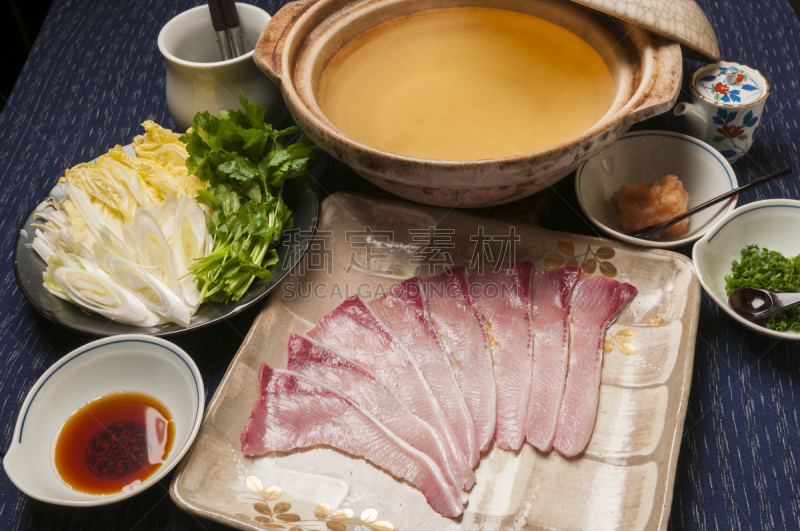 涮涮锅,鰤鱼,日式火锅菜,日式炖菜,海产,锅,图像,日本料理,水平画幅,准备食物