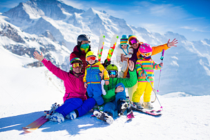 山,家庭,儿童,滑雪度假,滑雪运动,滑雪雪橇,安全帽,滑雪镜,雪,阿尔卑斯山脉